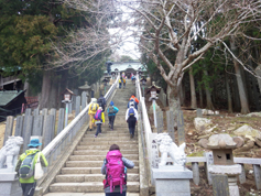 金華山黄金山神社に参拝し、頂上を目指しました。