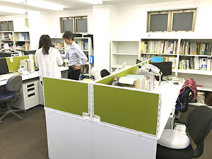 同じく「自然環境研究室」の島です。