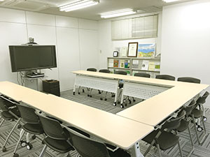 大阪支社名物！？とても広い会議室です。