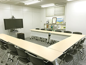 大阪支社名物!?とても広い会議室です。