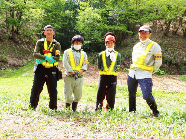 一方、レジェンドに挟まれたＳ君は、一体どこを見ているのでしょう？