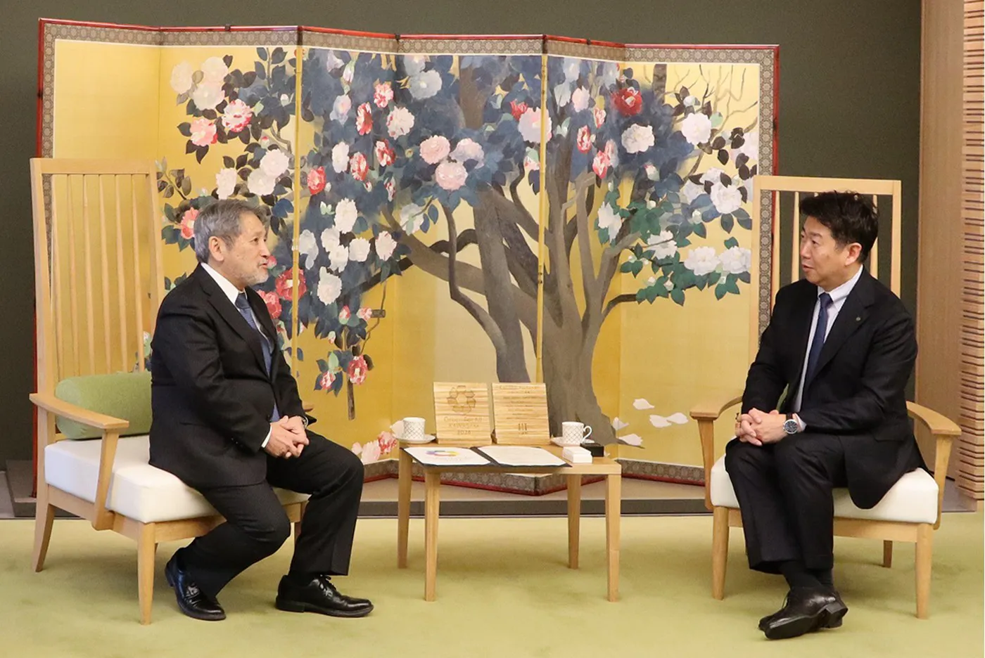 川崎市の福田市長と当社代表取締役髙塚敏による懇談