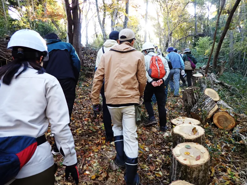 説明を伝言しながら登ります